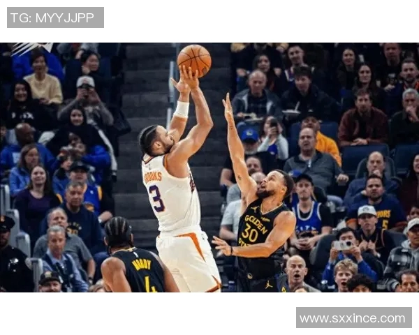 骑士队在对阵勇士队的比赛中半场落后能否逆转胜局引人关注