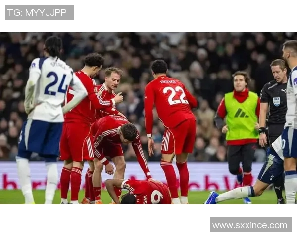 利物浦与曼城激战正酣赛果揭晓引发球迷热议与期待