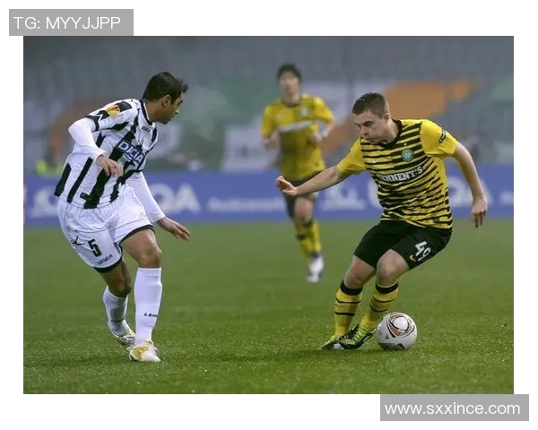 达尼洛在足球场上的传奇旅程与成长故事揭秘