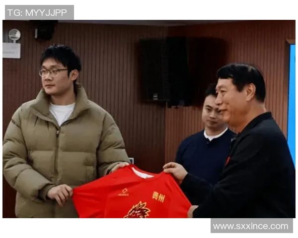 丁彦雨航在对阵深圳的精彩表现引发球迷热议与期待