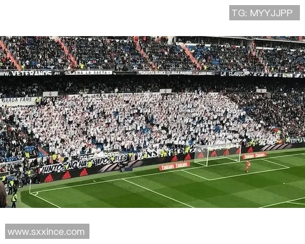 巴塞尔与锡永激战正酣球迷热情高涨走进看台助威