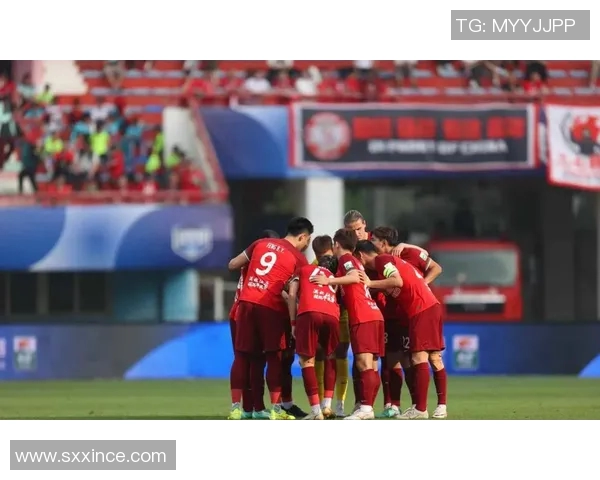 中超精彩对决大连队迎战河南队直播时间及观看方式全解析 中超精彩对决大连队迎战河南队直播时间及观看方式全解析