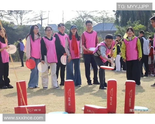 深圳飞盘队团队协作引发热议赛场背后的争议与反思 深圳飞盘队团队协作引发热议赛场背后的争议与反思